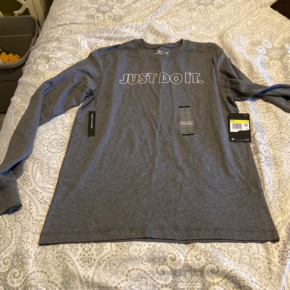 Brand new with tags Nike long sleeve t shirt men’s